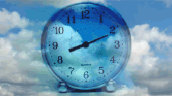  Создаем анимацию плывущих облаков